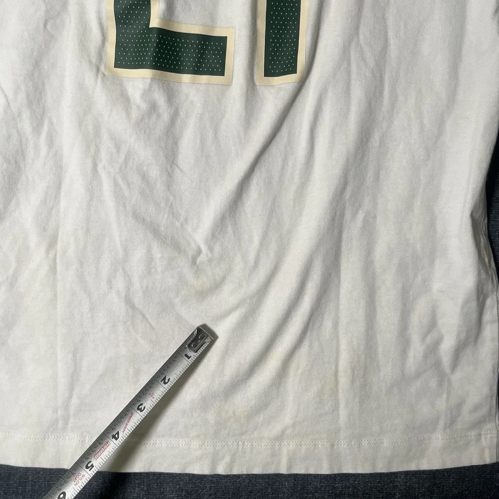 The Nike Tee NBA Bucks Shirt Holiday 21 Boys Medium White Cotton Crew Neck (READ